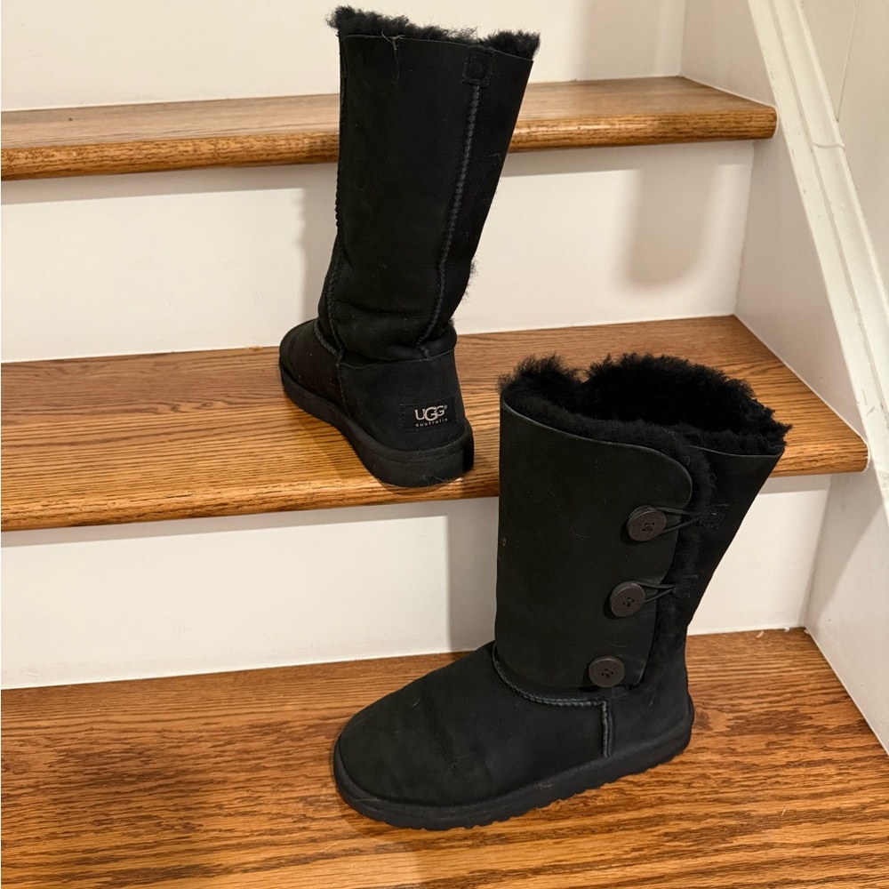 UGG Bailey Button Tall Boots Black Sheepskin Lined Size 5 Women